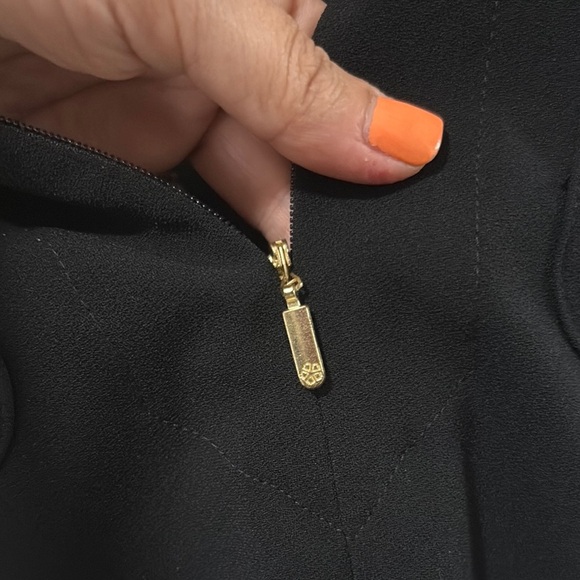 Trina Turk black blouse, Tunic, stretch waist, zipper, pockets, size XS - Picture 6 of 11